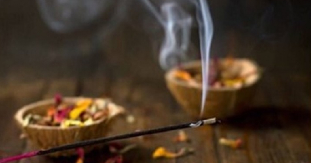 عطر در ادیان الهی عطر در ادیان الهی